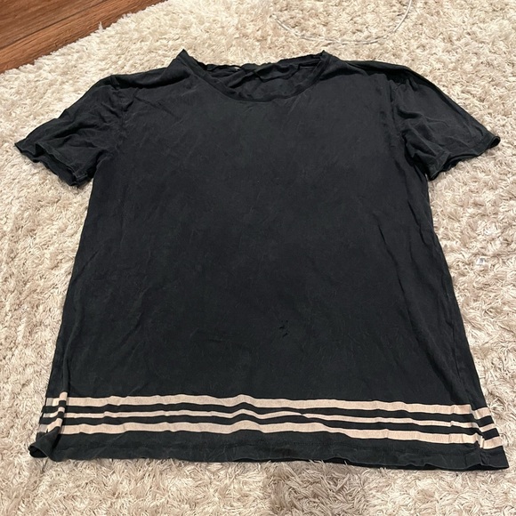 tee - Picture 1 of 2